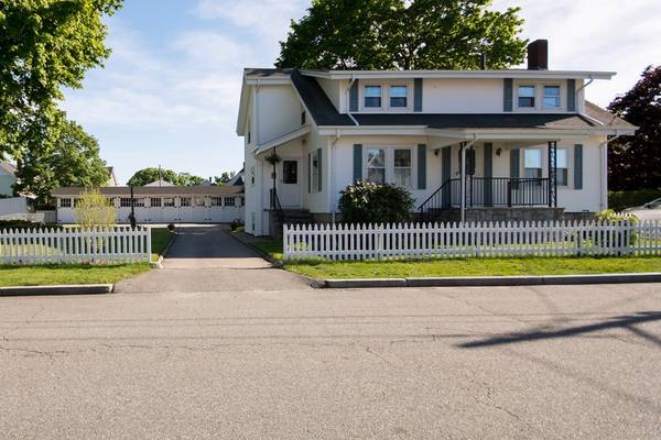 45 Niagara St, Fall River, MA 02721