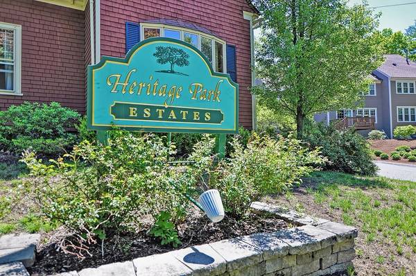 170 Heritage Dr #170, Northbridge, MA 01588