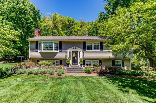 13 Briarcliff Drive, Hopkinton, MA 01748