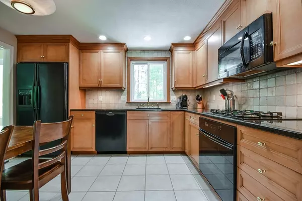 Medfield, MA 02052,24 Emerson Rd