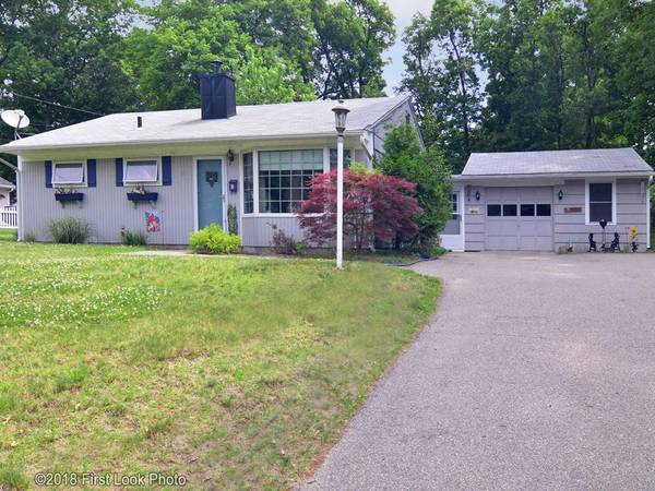 3 Crestwood Avenue, Plainville, MA 02762