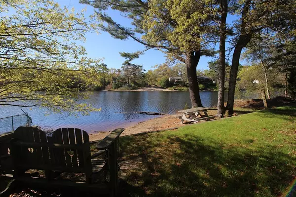 131 Lake Dr, Plymouth, MA 02360