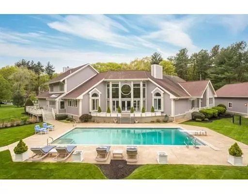 11 North Hill Drive, Lynnfield, MA 01940