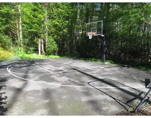 Westport, MA 02790,867 Drift Road