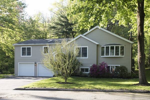 29 Pine Hill Rd, Lynnfield, MA 01940