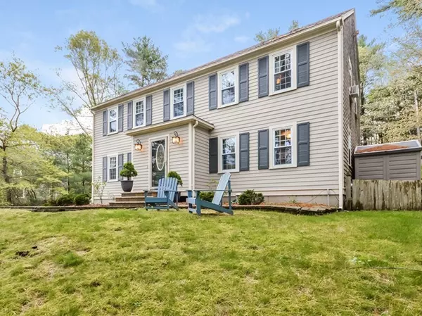 65 Old Barn Rd, Plymouth, MA 02360