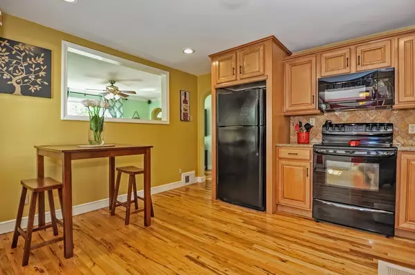 Plainville, MA 02762,77 Spring St