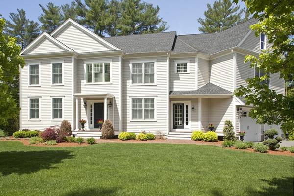 4 Fox Run Way, Hingham, MA 02043