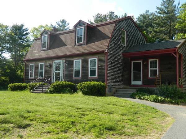 16 Gibbs Rd, Middleboro, MA 02346