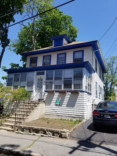 12 Dover St, Lowell, MA 01851