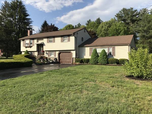 57 Burnham Rd, Billerica, MA 01862