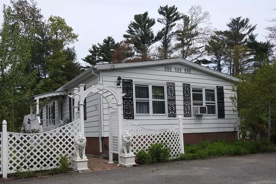 23 Siesta Drive, Wareham, MA 02576