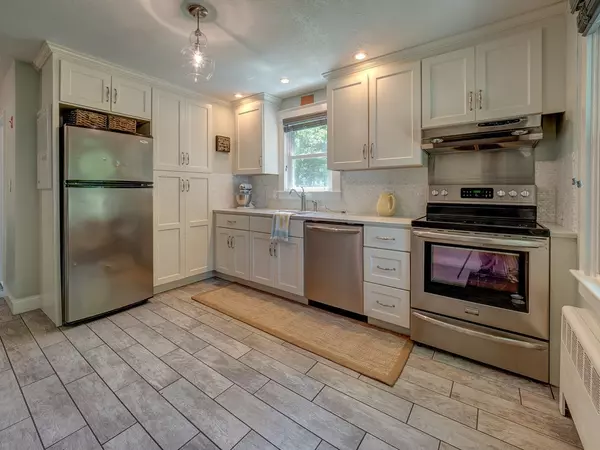 Uxbridge, MA 01569,10 Morrison St