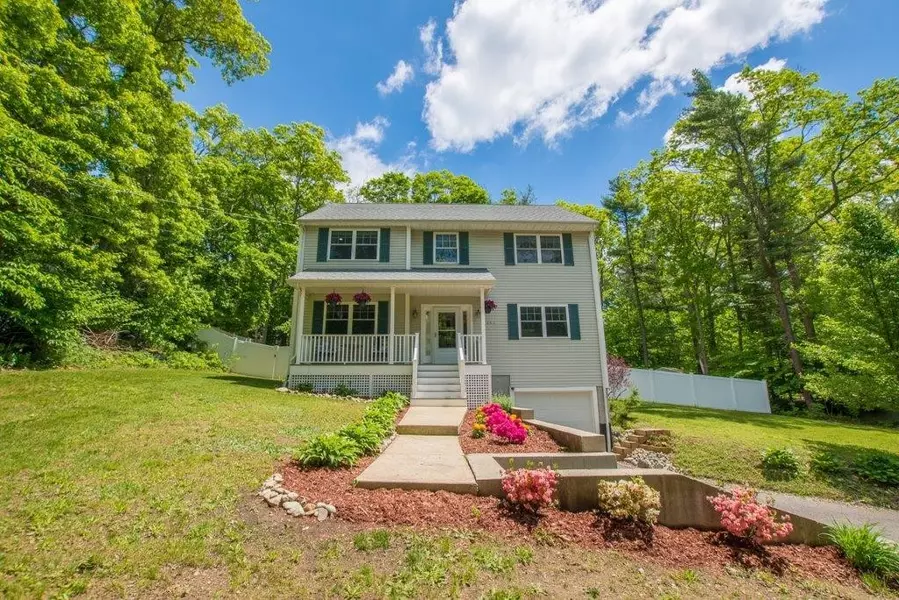 548 Kingman St, Taunton, MA 02718