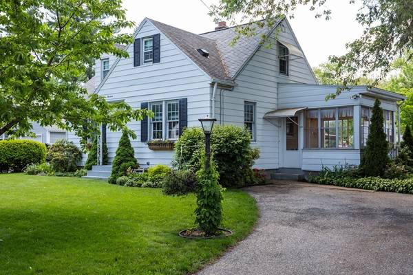 14 Thompson St, East Longmeadow, MA 01028