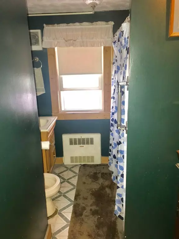 Holyoke, MA 01040,75-77 W Glen St