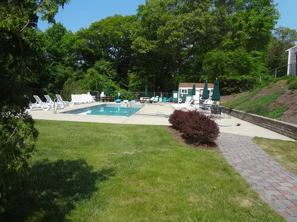 Plymouth, MA 02360,1 Chapel Hill Dr #12