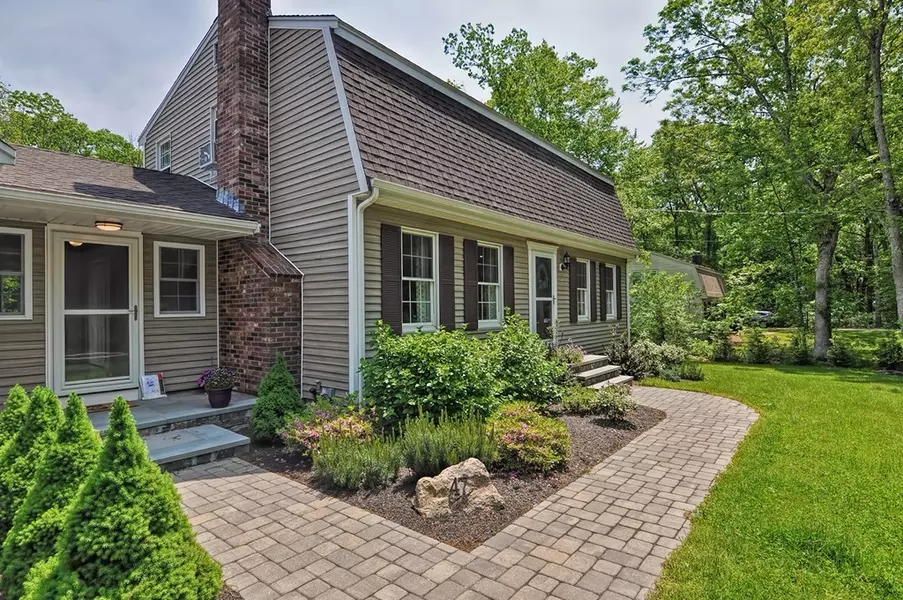 47 Park St, Norfolk, MA 02056