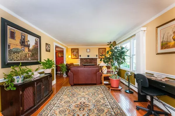 Newton, MA 02460,33 Lothrop Street #33