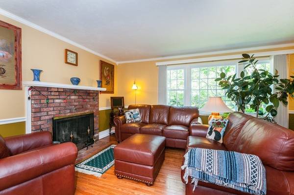 Newton, MA 02460,33 Lothrop Street #33