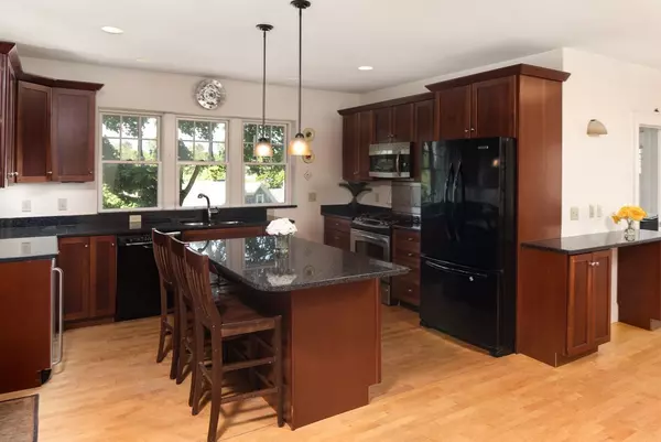 Hingham, MA 02043,27 Lafayette