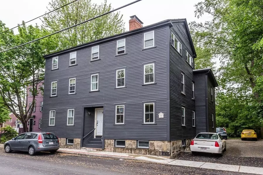 27 Daniels St #1, Salem, MA 01970