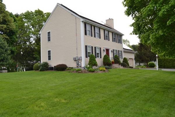 Seekonk, MA 02771,1 Harris Ct