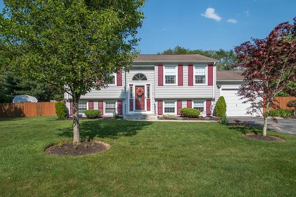 33 Cedar Ln, Seekonk, MA 02771