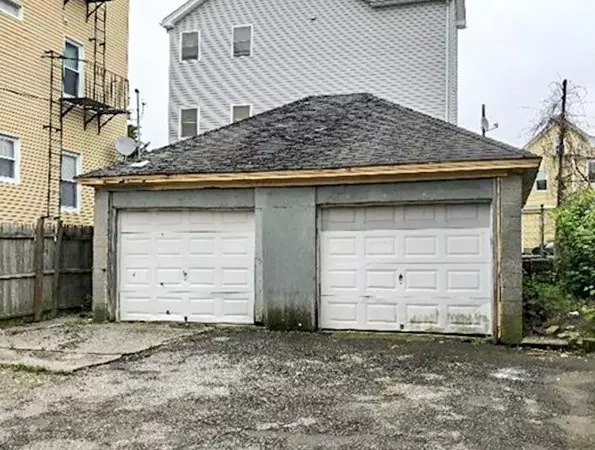 39 Tremont St, Fall River, MA 02720