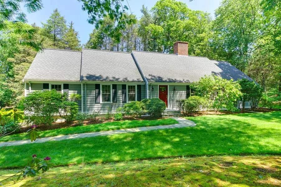 8 Tamarack Rd, Weston, MA 02493