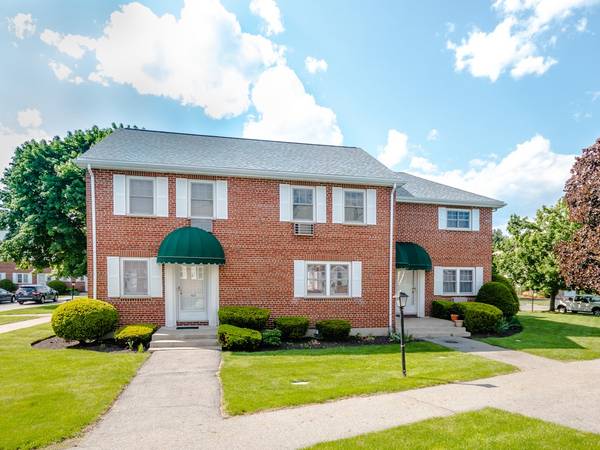 101 Emerson Gardens Road #101, Lexington, MA 02420