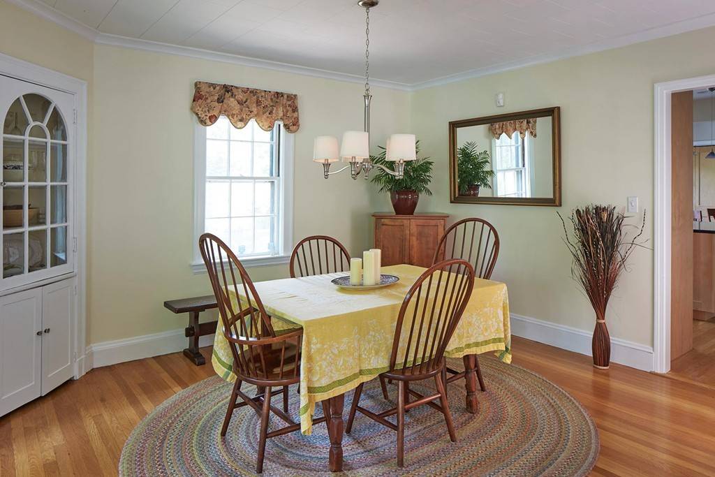 Newton, MA 02468,89 Larchmont Ave