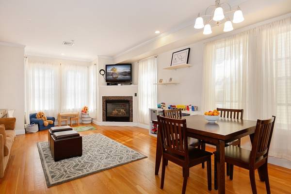 25 Lake St #2, Somerville, MA 02143