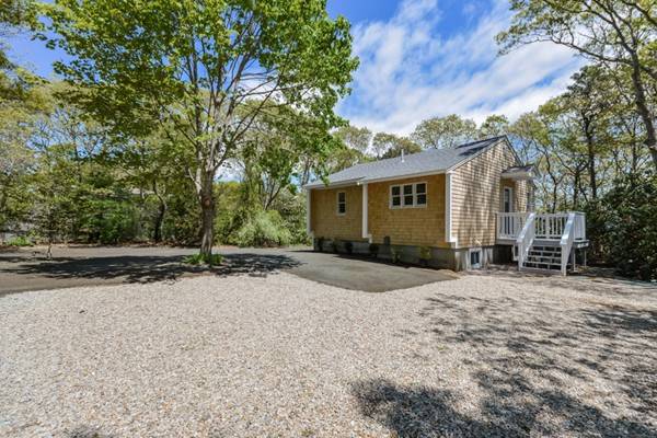 14 Bragetti Lane, Falmouth, MA 02536