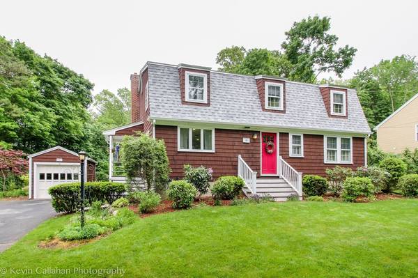 16 Pine Ridge Dr, Franklin, MA 02038