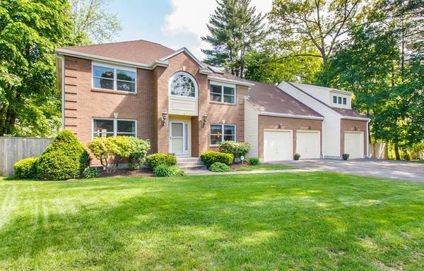 6 Frost Cir, Wellesley, MA 02482