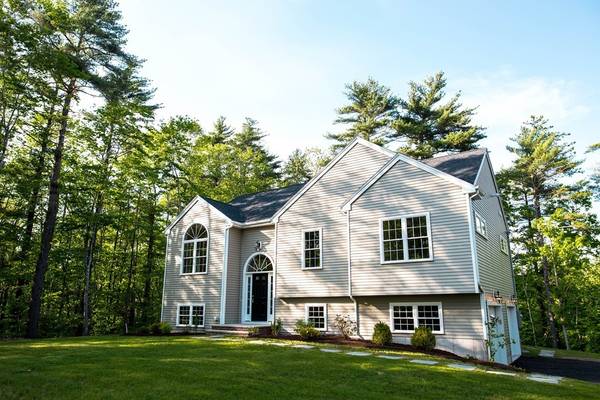 18 Maries Way, Freetown, MA 02717