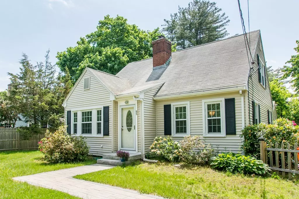 Medfield, MA 02052,95 Spring St