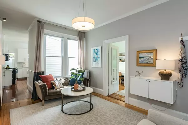 222-224 Chestnut St #4, Cambridge, MA 02139