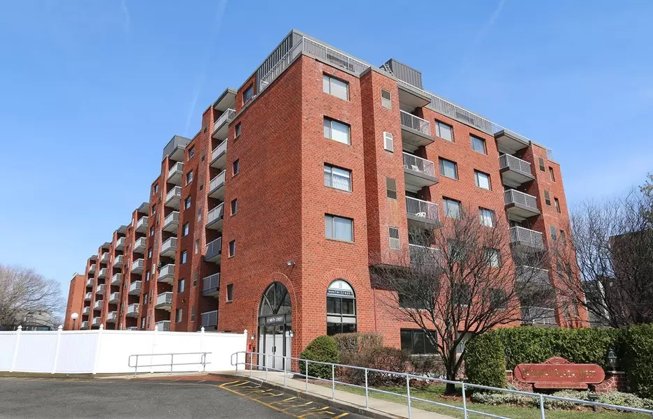 8 Ninth St #403, Medford, MA 02155