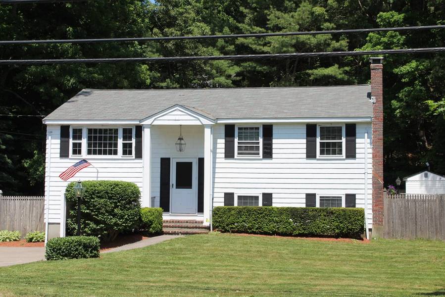 49 Norfolk St, Walpole, MA 02081