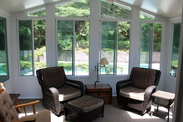 Walpole, MA 02081,49 Norfolk St