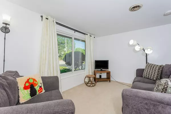 Randolph, MA 02368,2 Pictun Road