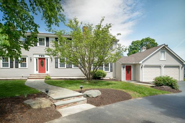 2 Bannon Dr, North Andover, MA 01845