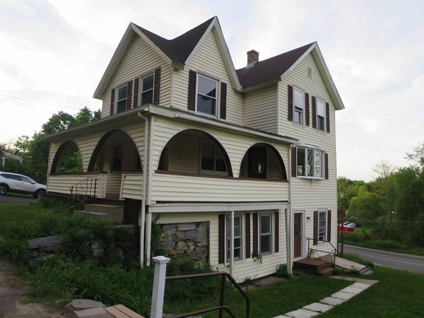 53 High St, Monson, MA 01057