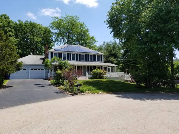 9 Lakeshore Dr, Medway, MA 02053