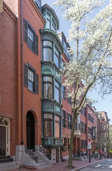 58 Pinckney St #3, Boston, MA 02114