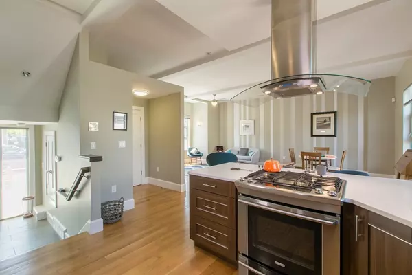 Somerville, MA 02145,42 Clyde Street #2