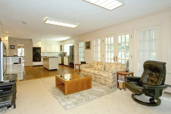 Weston, MA 02493,30 Hillcrest Road