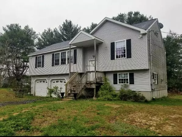 60 Lake St, Acushnet, MA 02743